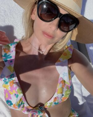 Sarah Michelle Gellar Instagram - If I’ve left you unread…. Here is why. Vacation photo dump part one