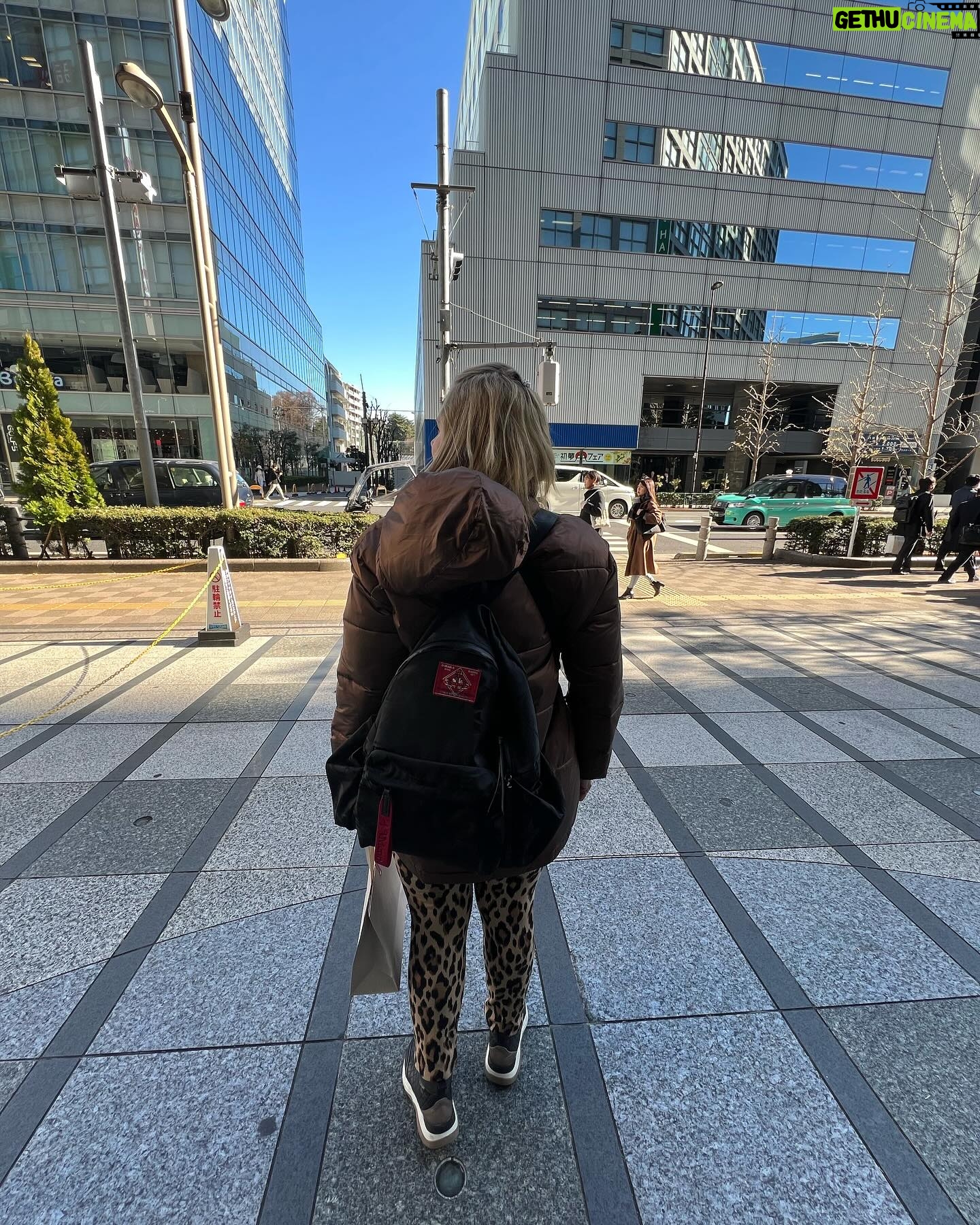 Erika Buenfil Instagram - Seguimos. Disfrutando el último día en Japón 🇯🇵