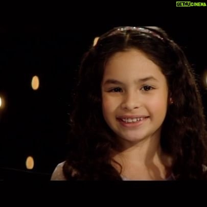 Scarlet Ortiz Instagram - #tbt 2018 comercial con mi princesa de melocotón @barbarabrianaburkle con su acento 😅 bella mi negrita! He tenido que trabajar con Bárbara en 3 comerciales y en un unitario y confieso que me puse muy nerviosa 😬 jajajja se me olvidaba que era una niña chiquita y ya yo quería que fuera toda una experta 🥹🤦🏻♀️🥴 que loca!!! Pero igualmente fue maravillosa verla trabajar y hacerlo tan bien! La amoooo y aunque no creo que llegue a ser actriz (no le gusta mucho) y tal vez no lleguemos a trabajar de nuevo juntas se que será una excelente profesional con el favor de Dios! Bellos recuerdos! #memories #momanddaughter #madreehija #comercial #tv #barbarabürkleortiz #scarletortiz