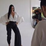 Scarlet Ortiz Instagram - Behind the scenes del increíble día de Photoshoot que tuvimos con @ortizscarlet para las fotos de su portada en nuestra revista ✨🖤 

Dream team:
Photos by: @josematafotografia y @bysamcourt
Hair and Makeup: @gabypinomakeup
Dressed by: @byefrainmogollon

#CLXIcons #Magazine #ScarletOrtiz #Venezuela #Dramáticas #BHS