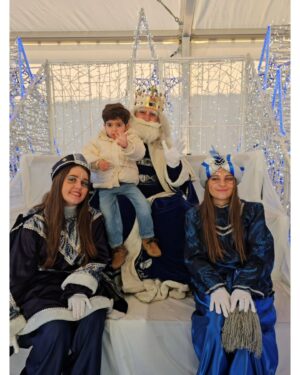 Paula Echevarría Instagram - Muchas emociones para un solo día!

Feliz noche de Reyes! Con niños pequeños la ilusión está a tope!💫♥️

#nochedereyes 👑👑👑