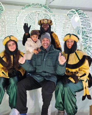Paula Echevarría Instagram - Muchas emociones para un solo día!

Feliz noche de Reyes! Con niños pequeños la ilusión está a tope!💫♥️

#nochedereyes 👑👑👑