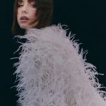 Clara Galle Instagram - Un final conlleva un comienzo! Siempre🖤 Gracias! @_noirmagazine , qué ganas de visitar México.🗝️

Menudo equipo!!!!! 
 📸: @alvarogracia
Asistente de Fotografía: @cecilia_armand_ugon
Directora de Arte / Producción: @008anadmoda800
Director/DP/Editor de Video: @_imsquid
Estilismo: @_freddyalonso (te quiero✨)
Maquillaje y Peinado: @pablomaciasr para @armanibeauty 🌷
Entrevista: @isamar.jpg
Director Editorial: @gerardangulo

Love u @cramtalent 🖤