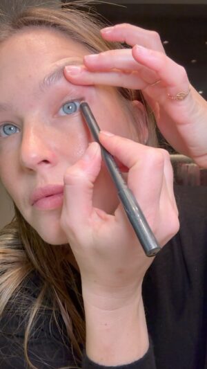 Bar Refaeli Instagram - My "No make-up" make-up

• @armanibeauty luminous silk concealer 4.5
• @bobbibrown sheer finish pressed powder in Warm Natural
• @lancomeofficial teint idole ultra wear in 420 Bisque
• @gucci illuminateur de beaute 
• @chanel.beauty  baume essential in Rouge Frais 
• @maccosmetics eye kohl in Teddy
• @shuuemura eyelash curler 
• @seacret mascara in Brown
• @morbitonbrows brow gel 
• @cledepeaubeauteus corrector concealer in Ocre
• @diorbeauty lip maximizer 001