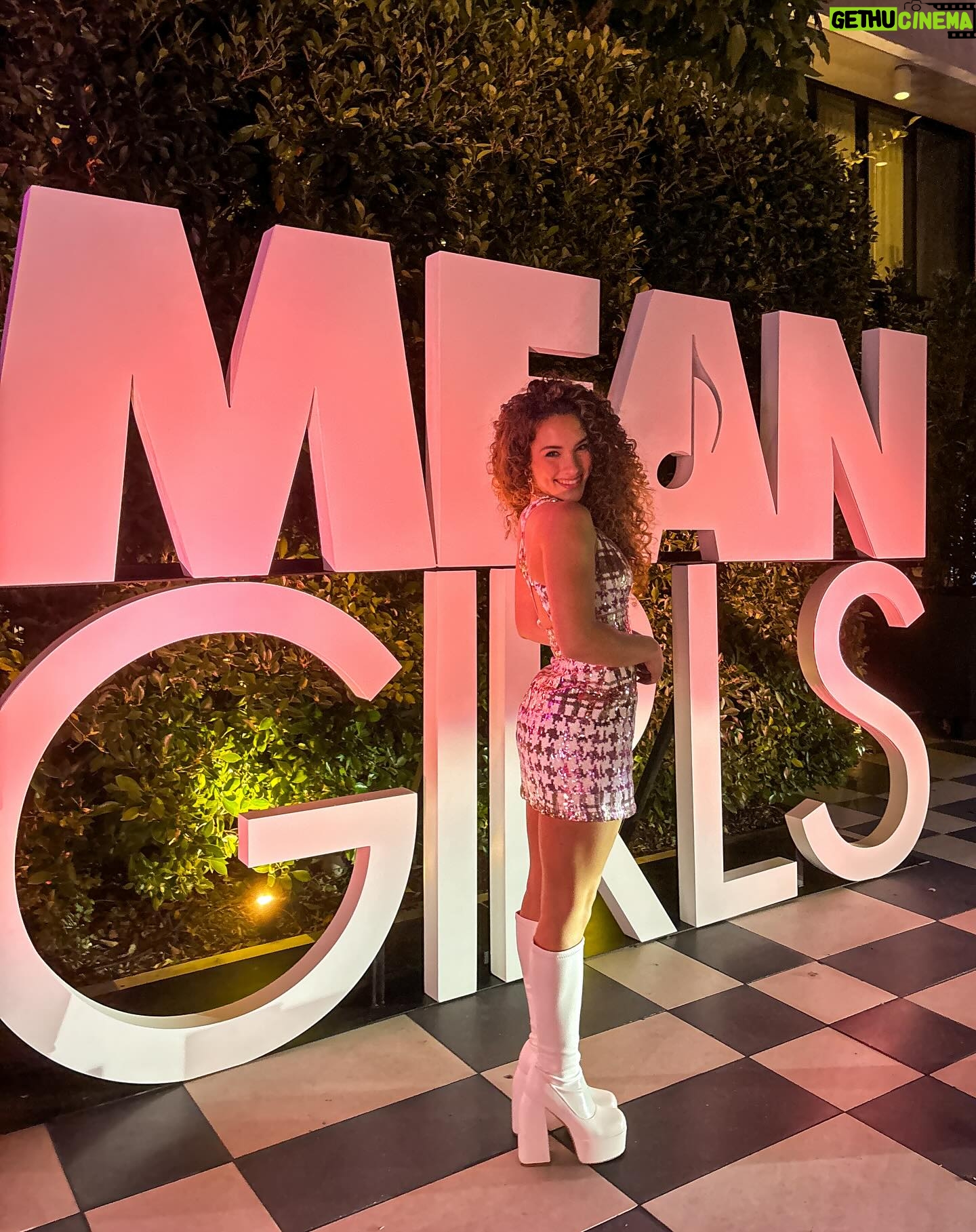 Sofie Dossi Instagram - On Wednesdays we wear pink💗 @meangirls