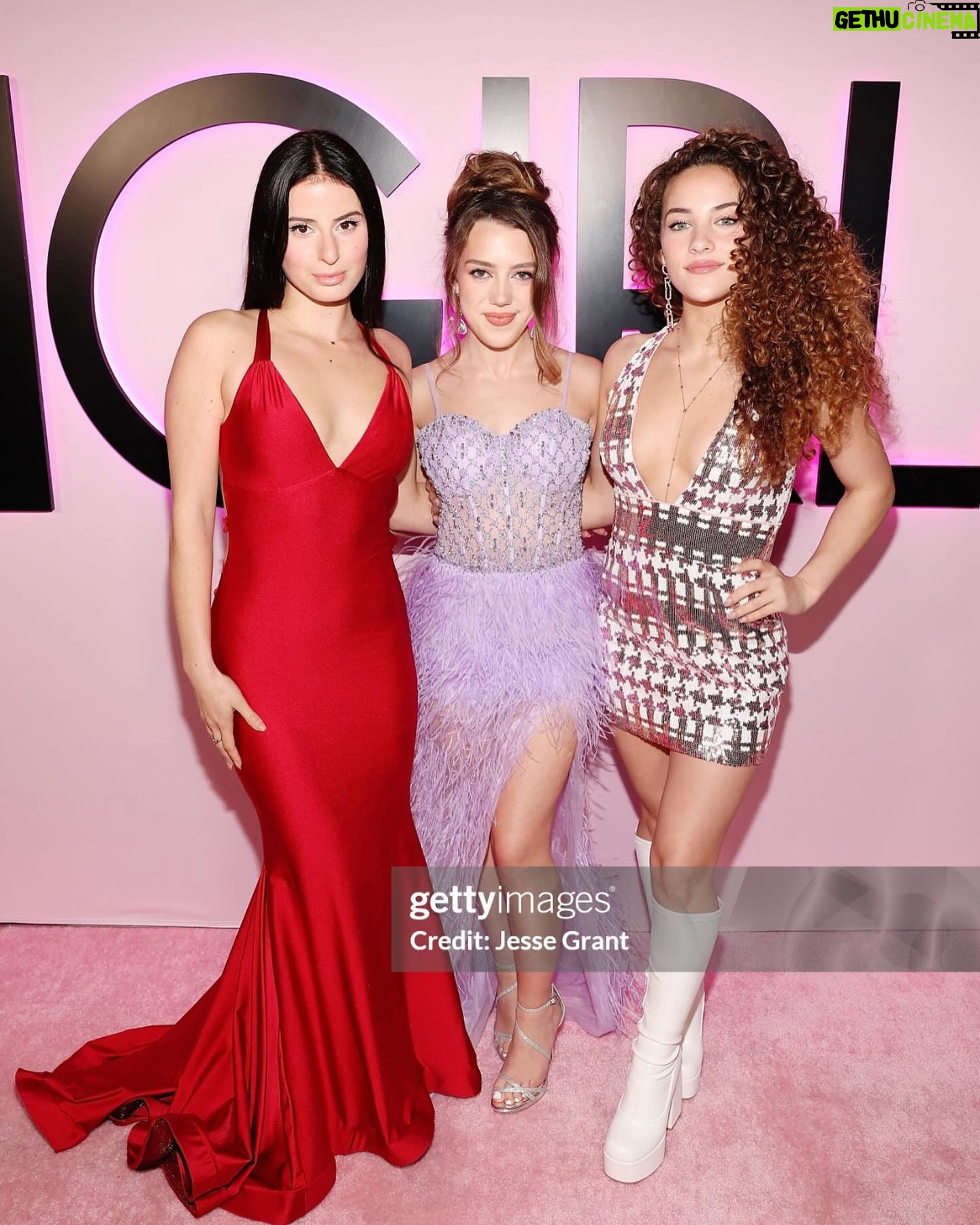 Sofie Dossi Instagram - On Wednesdays we wear pink💗 @meangirls