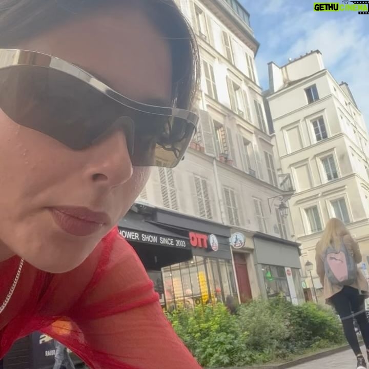 Nicole Wallace Instagram - Oui oui baguette 🥖