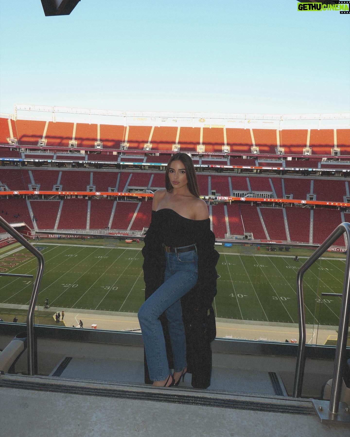 Olivia Culpo Instagram - Football food felines 🐱❤️ @levis
