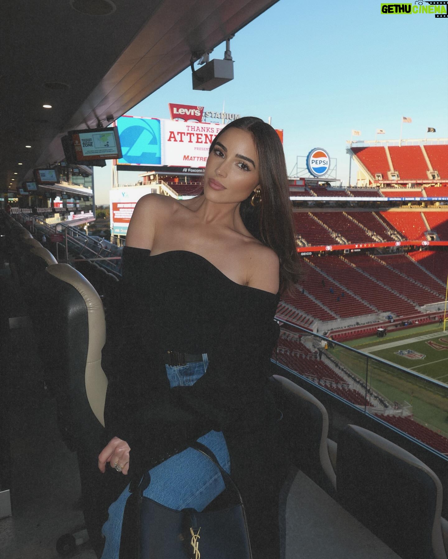 Olivia Culpo Instagram - Football food felines 🐱❤️ @levis