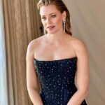 Elizabeth Banks Instagram - Off to present at the @goldenglobes in @dolcegabbana 🖤 Tune in at 8 ET | 5 PT on @cbstv and stream on @ParamountPlus #GoldenGlobes

Styling: @erinwalshstyle 
Hair: @claytonhawkins
Hair assist: @travyboyhair
Makeup: @adambreuchaud
Dress: @dolcegabbana
Jewelry: @messika