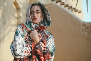Amina Khalil Instagram - ‎كُنه الحياة 
by @azal_egy 

I am so in love with this coat. And i am so in love with this brand. 
And truly, proud of my best friend. 

captured by @a_zaatar

❤️🍉