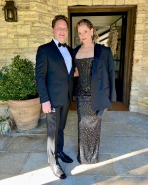 Elizabeth Banks Instagram - Off to present at the @goldenglobes in @dolcegabbana 🖤 Tune in at 8 ET | 5 PT on @cbstv and stream on @ParamountPlus #GoldenGlobes

Styling: @erinwalshstyle 
Hair: @claytonhawkins
Hair assist: @travyboyhair
Makeup: @adambreuchaud
Dress: @dolcegabbana
Jewelry: @messika
