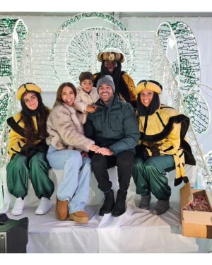 Paula Echevarría Instagram - Muchas emociones para un solo día!

Feliz noche de Reyes! Con niños pequeños la ilusión está a tope!💫♥️

#nochedereyes 👑👑👑