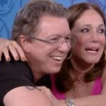 Susana Vieira Instagram - #BBB24 🏠 O @jbboninho surpreendeu a @susanavieiraoficial e ela aproveitou para fazer alguns pedidos 🗣️

O #MesacastBBB chegou com tudo! Assista todos os dias, das 19h30 às 21h30, ao vivo no @globoplay, no @gshow e no @multishow ✨