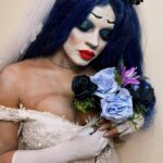 Juliana Alves Instagram - Minha sexta feira 13 foi assim!
De Noiva Cadáver, da animação de Tim Burton.

Muita arte pra celebrar esse cara que cuida e reúne muita gente boa!

@drgilmarfrancisco 

👰🏽‍♀️💀👻🎃🐈‍⬛🔮

Make @paulacrismakup 
Hair @_suelenpaiva 

#halloween #sexta13 #trickortreat #docurasoutravessuras  #noivacadaver