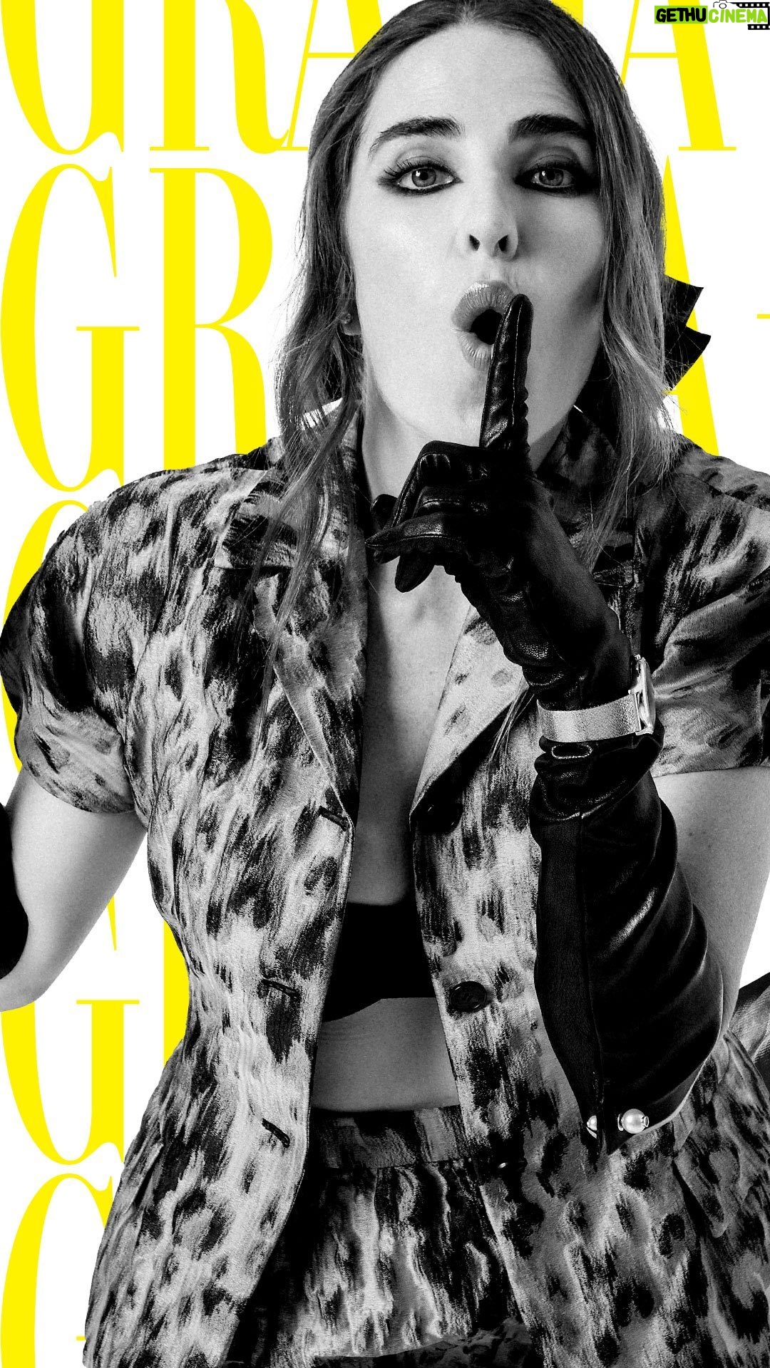 Karla Souza Instagram - Nuestra estrella de portada Karla Souza celebra con nosotros los primeros 10 años de Grazia en México que desde Italia llegó con todo el Easy Chic!
No puedes perderte esta edición de colección que además trae para ti lo mejor en moda belleza y celebridades.
Let’s celebrate!
.
.
.
.
.
.
.
.
.
.
.
#KarlaSouza #Dior #Omega
.
.
.
.
.
Fotografía: @santiagorui
Editora de moda: @annielask
Directora Editorial. Toni Salamanca @tonisalamanca
Makeup: @gusbortolotti
Hair: @ernestovargas_hair
Video. @filmosauriomx
Edición. @rsalvarez013
#Grazia #grazia10 #aniversario #felizcumpleaños #HAPPYBIRTHDAY #GRAZIAMéxico