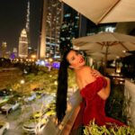 Lamitta Frangieh Instagram - Soirée en rouge.. 
.
.
.
#dubai #downtowndubai #dinner #rouge #january #winterseason #lamittafrangieh #theartsclubdubai