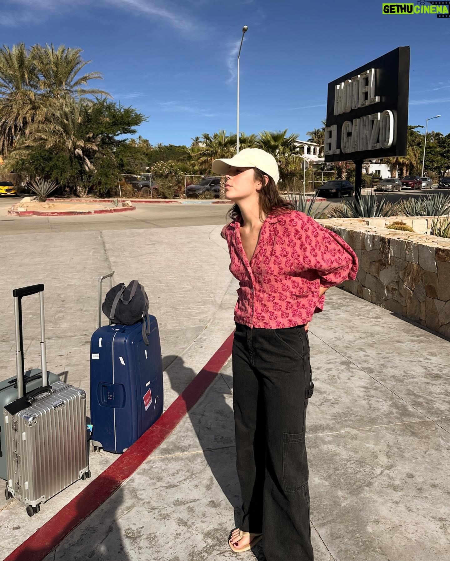 Georgina Amorós Instagram - Hemos empezado el año muy ricamente, vosotrxs q tal? 🍤🍷