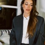 Dilan Çiçek Deniz Instagram - En beğenilen kadın tiyatro oyuncusu ödülünü öğrencilerden almak çok kıymetli. İyi ki varsınız, teşekkür ederim. ✨
@yildizik