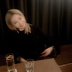 Gong Min-ji Instagram - 끊임없는 변화 속에서도 사람의 한결같음에 
감동하는 나이로 저물어갈 때😊
곁을 내어주고, 결을 섞을 수 있는 당신이 있어
감사합니다❤️ @www_my_eun 
#생일주간 #원래생일은한달내내 #생일1탄