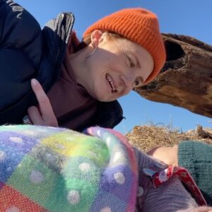 Bonnie Wright Instagram - Our first family holiday 🥹 wading through freezing cold creeks to empty beaches with sandy toes, golden sunsets, cozy in bed together with a crackling fire and bright stars above us, morning misty rain soothed by croissants dipped in hot frothy coffees and a side of breast milk 

🏠 @deetjensbigsurinn 
🥐 @bigsurbakery 
🍷 @nepenthe.bigsur