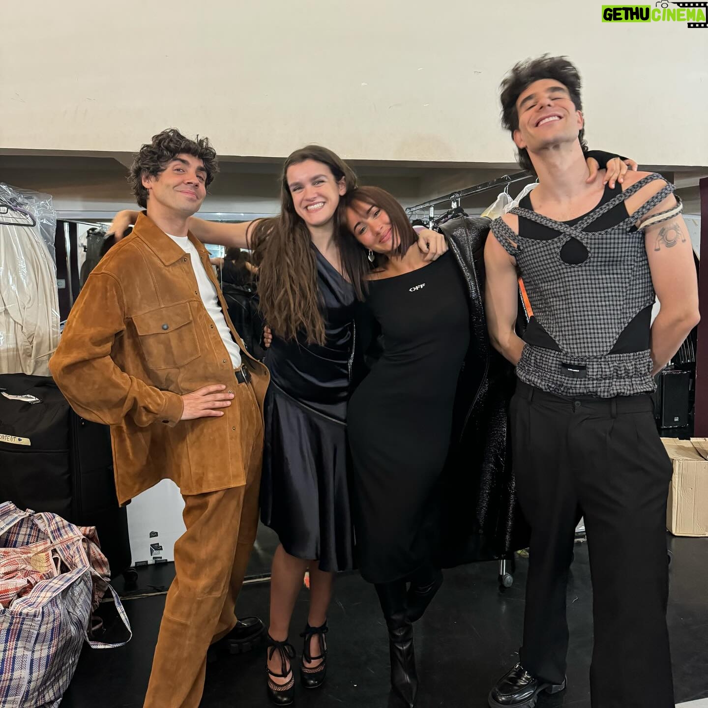 Aitana Instagram - OS AMO Y OS ADMIRO, que pedazo de serie y de viaje #LaMesías @javviercalvo @soyambrossi todos los premios del mundo os vais a llevar.
Qué regalo nos habéis dado a todosssssssssss 🤍
TE AMO @amaia MUCHO