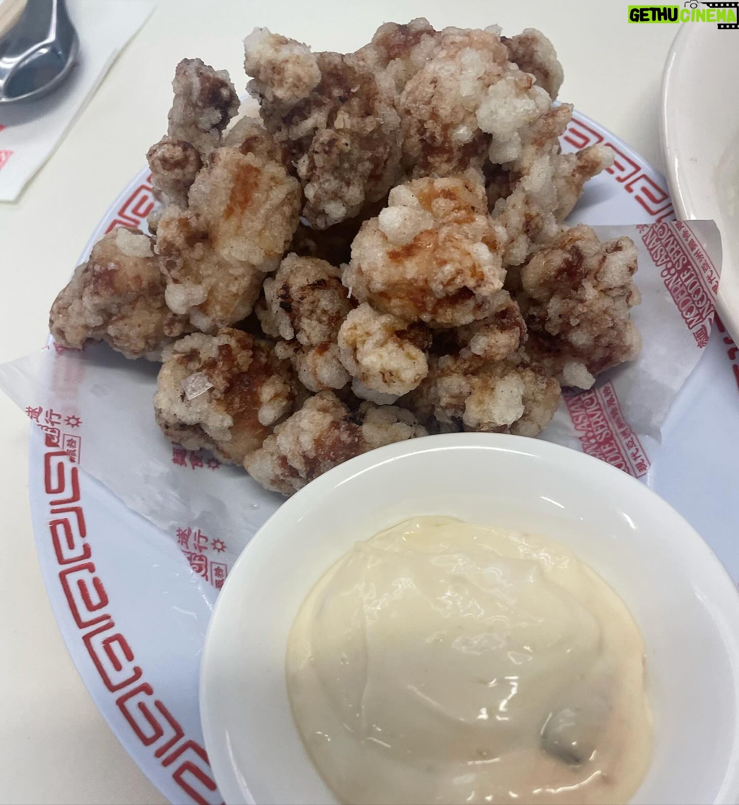 Gong Min-ji Instagram - 설레고 즐겁고 달콤하고 감각적이고
힙 했던 하루😍
@oldferrydonut @niceweather.seoul @modernasiannoodleservice
삼단콤보로 저격당한날💘💘
햅삐이이이😋
My Big brother
@royjschoi 👍🏻👍🏻