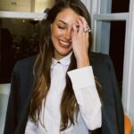 Dilan Çiçek Deniz Instagram – En beğenilen kadın tiyatro oyuncusu ödülünü öğrencilerden almak çok kıymetli. İyi ki varsınız, teşekkür ederim. ✨
@yildizik