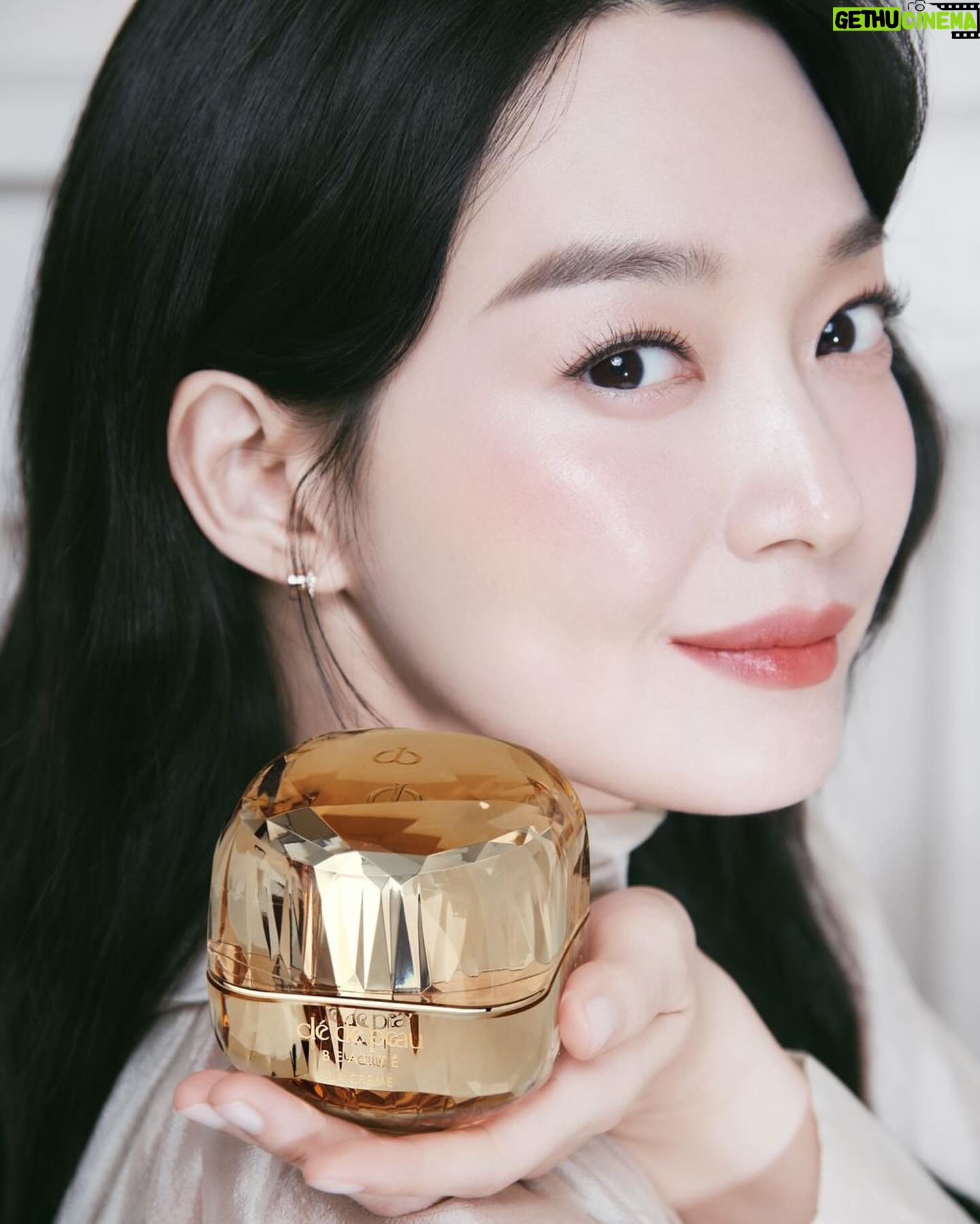 Shin Min-a Instagram - We are beyond thrilled to announce that the iridescent Shin Min-a will be joining CPB as our newest radiant brand ambassador! Effortlessly embodying the essence of CPB with her exceptional talent, undeniable elegance and uncompromising commitment to excellence, welcome to the family, @illusomina ❤️