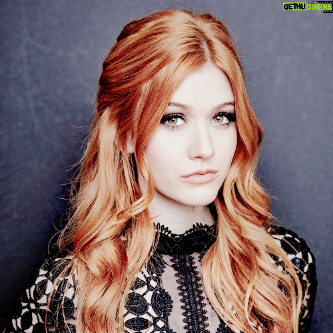 Katherine McNamara Instagram - It’s #KissAGingerDay! Choose your fighter… 💋