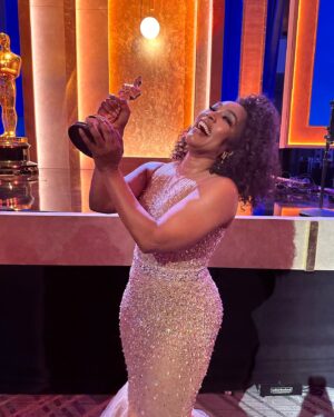 Angela Bassett Instagram - Tonight was a very good night! #thankyouAcademyGovernors #thebestisyettocome #imnotdoneyet