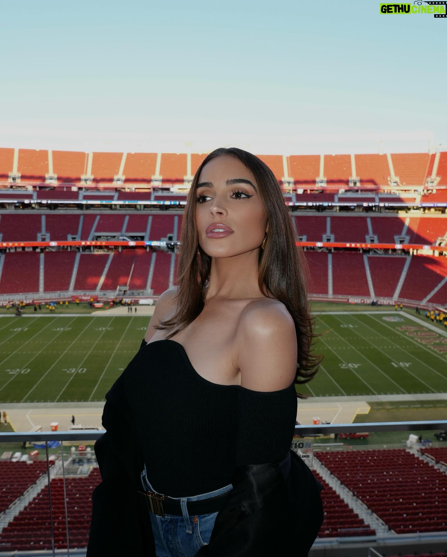 Olivia Culpo Instagram - Football food felines 🐱❤️ @levis