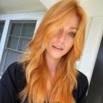 Katherine McNamara Instagram - It’s #KissAGingerDay! Choose your fighter… 💋