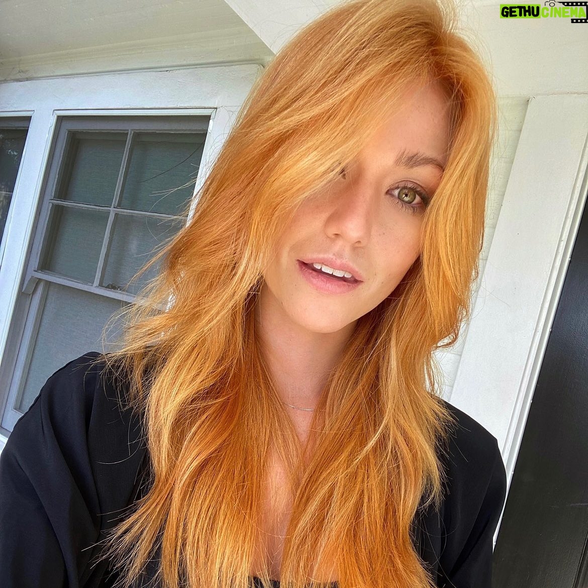 Katherine McNamara Instagram - It’s #KissAGingerDay! Choose your fighter… 💋