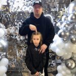 Kristina Asmus Instagram - Кристина Асмус и Гарик Харламов воссоединились ради дня рождения дочери. Они выглядели счастливыми рядом с красавицей-дочкой и с удовольствием позировали вместе. Как сообщается, мероприятие проходило в закрытом формате в самом масштабном развлекательном парке Москвы. На нём присутствовали семьи в полном составе с обеих сторон и друзья юной наследницы. Заметим, что никого из вторых половинок бывших супругов на празднике замечено не было.
Дочь шоумена и актрисы поразила публику снимками в стильном образе. Напомним, 5 января Анастасии исполнилось 10 лет. Фанаты оценили фотографии воссоединившейся семьи и буквально завалили соцсети Асмус комментариями: «Какая пара», «Эх, жалко распалась», «Так приятно видеть вас вместе», «Я одна рассчитывала на шокирующую новость, пока не прочитала подпись?».
Ранее мы писали, что Кристина Асмус на сутки позже бывшего мужа поздравила дочь с юбилеем.
