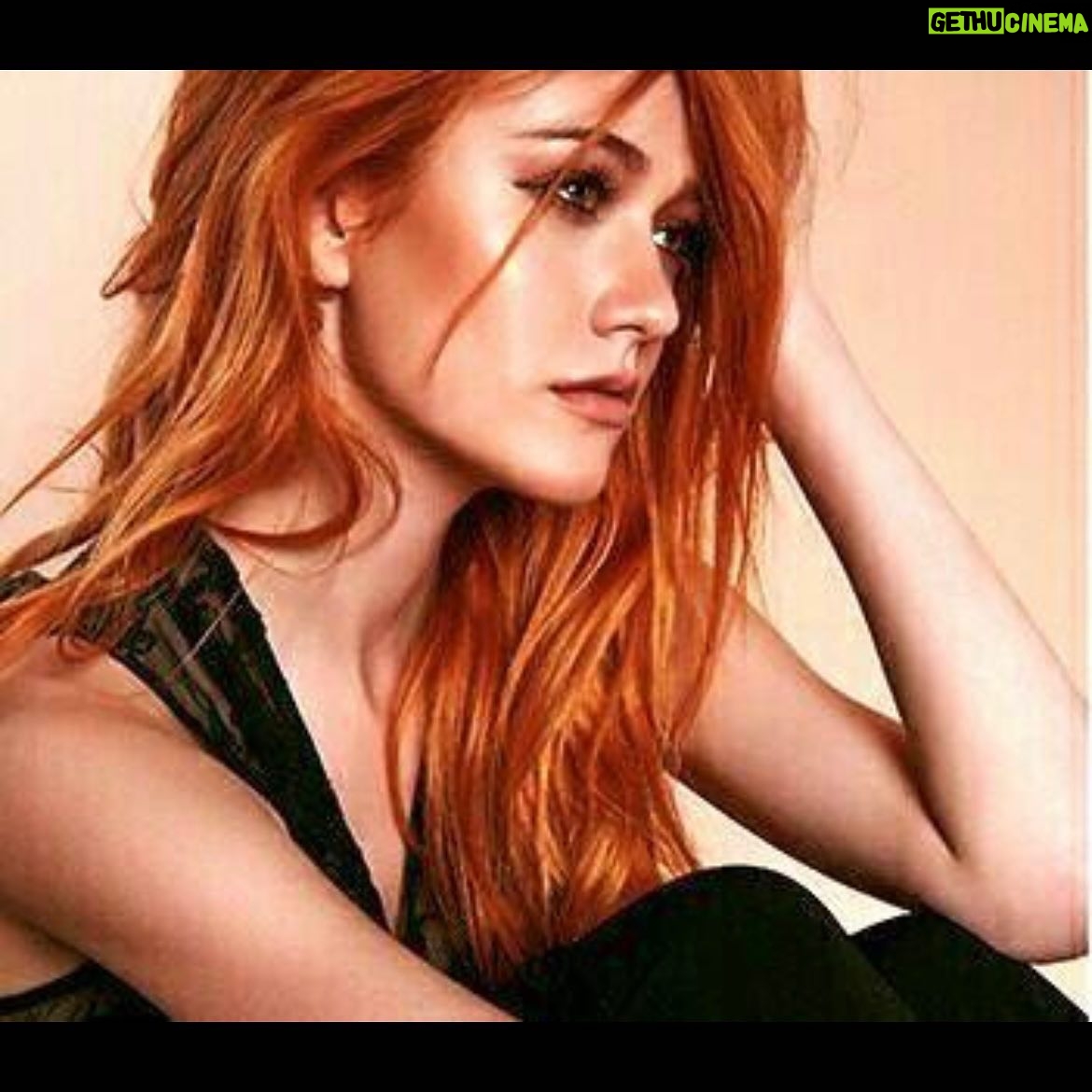 Katherine McNamara Instagram - It’s #KissAGingerDay! Choose your fighter… 💋