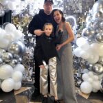 Kristina Asmus Instagram - Кристина Асмус и Гарик Харламов воссоединились ради дня рождения дочери. Они выглядели счастливыми рядом с красавицей-дочкой и с удовольствием позировали вместе. Как сообщается, мероприятие проходило в закрытом формате в самом масштабном развлекательном парке Москвы. На нём присутствовали семьи в полном составе с обеих сторон и друзья юной наследницы. Заметим, что никого из вторых половинок бывших супругов на празднике замечено не было.
Дочь шоумена и актрисы поразила публику снимками в стильном образе. Напомним, 5 января Анастасии исполнилось 10 лет. Фанаты оценили фотографии воссоединившейся семьи и буквально завалили соцсети Асмус комментариями: «Какая пара», «Эх, жалко распалась», «Так приятно видеть вас вместе», «Я одна рассчитывала на шокирующую новость, пока не прочитала подпись?».
Ранее мы писали, что Кристина Асмус на сутки позже бывшего мужа поздравила дочь с юбилеем.