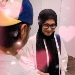 Erra Fazira Instagram - Mungkin inikah dinamakan cinta? Mata bertentang mata 🤭

#DuoSINAR 
#DuoSINARBersamaErraFazira
#TikTokSINAR