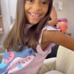 Juliana Alves Instagram – Pega essa mudança de visual aqui!
Atendendo a pedidos dela!

Cabelos sem pontas e agora a franjinha ta de volta! 

#ferias #criançafeliz #mamaenaopára