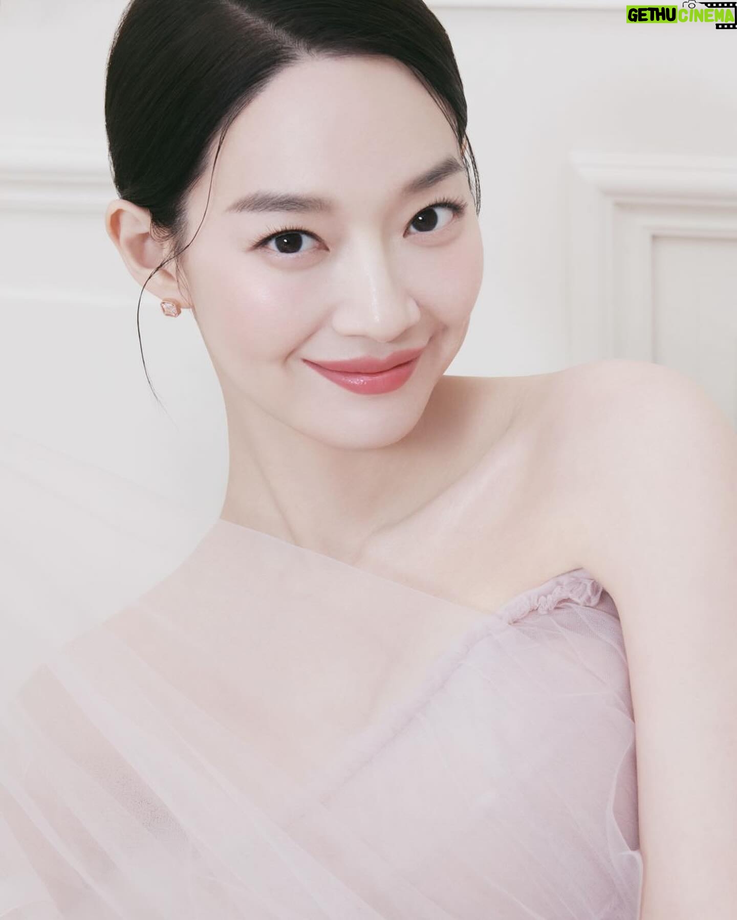 Shin Min-a Instagram - We are beyond thrilled to announce that the iridescent Shin Min-a will be joining CPB as our newest radiant brand ambassador! Effortlessly embodying the essence of CPB with her exceptional talent, undeniable elegance and uncompromising commitment to excellence, welcome to the family, @illusomina ❤️