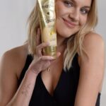 Kelsea Ballerini Instagram - healing era, healthy hair 🤍 so excited to share the products that have worked wonders on my hair these past 12 weeks ✨ NEW @Pantene Pro-V Miracles Bond Repair Shampoo and Miracle Rescue Deep Conditioner with Pro-V Melting Pearls. #IYKYK #PantenePartner
