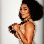 Angela Bassett Instagram - Hey Everybody you good? You know I am!
📸 & 🎨: @dandremichael 💇🏾‍♀️: @hairjunkierandy 👗: @jlynnstyle18 & @dolcegabbana 💎:@gismondi1754💪🏾:@getfitbyrob ♥️: @courtneybvance