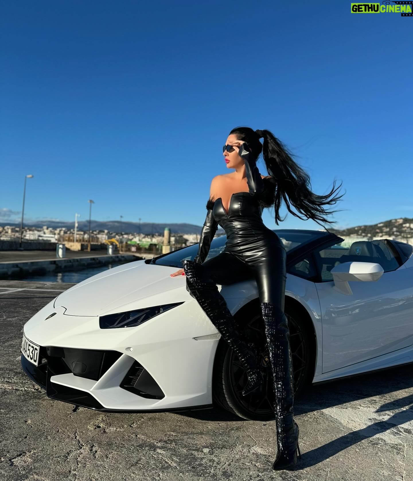 Lamitta Frangieh Instagram - Huracán Evo , feel the engine 🔥
What’s better to ride in Cannes 🇫🇷
Always from the best @aaarentcars
.
.
.
#lamborghini #evolamborghinihuracan #luxurycars #cannes#paris#london#dubai#france#carsaddiction #lifestyle #lamittafrangieh