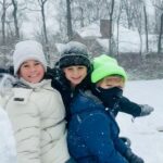 Jessie James Decker Instagram - Woke up to a beautiful snow day 🥹❄️ Reminded me of our days in Colorado and gave me all the nostalgic feels❄️💙🌲