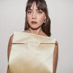 Aubrey Plaza Instagram - thank you @loewe for making  me look sharp 📍 and to my beautiful team and to my sister for being the best date ever ❤️‍🔥

stylist @highheelprncess 
makeup @kathyjeung 
hair @marktownsend1 
nails @jolene.b.nails
jewels @effyjewelry 
shoes @alexandrebirman
