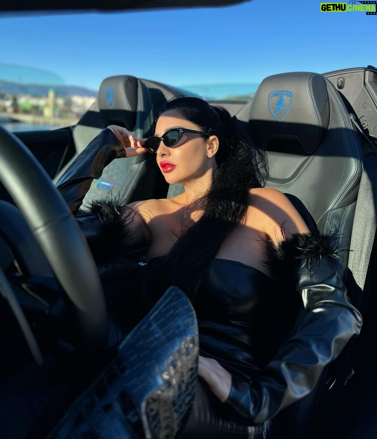 Lamitta Frangieh Instagram - Huracán Evo , feel the engine 🔥
What’s better to ride in Cannes 🇫🇷
Always from the best @aaarentcars
.
.
.
#lamborghini #evolamborghinihuracan #luxurycars #cannes#paris#london#dubai#france#carsaddiction #lifestyle #lamittafrangieh