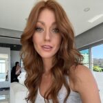 Katherine McNamara Instagram - It’s #KissAGingerDay! Choose your fighter… 💋