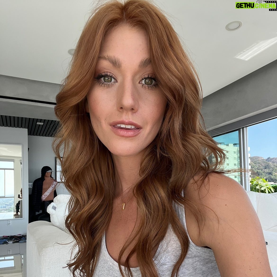 Katherine McNamara Instagram - It’s #KissAGingerDay! Choose your fighter… 💋