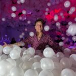 Nicolás Vázquez Instagram – Ayer festejamos el reestreno y la sala llena con todo el equipo de Tootsie como niños en @blowupexperience 
exposición de Arte Inflable, que manera de disfrutar y reírnos. 
@dgexperiencecom y cenamos en un lugar espectacular como
@barreto_larural en la rural.
Bendecidos por tanto!!