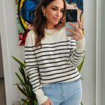 Paula Echevarría Instagram - Outfit check! ✔️

Jeans, jersey y gabardina #PaulaEchevarriaXPrimark 
@primark @primarkpr.es 
Deportivas @newbalance 
Bolso @versace